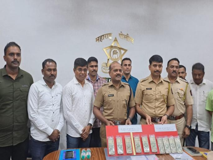 Stolen gold jewelery from a food mall park; Biscuits found by police, accused absconding In alibaug | फुडमाॅल पार्कीगमधील चोरली गेलेली सोन्याचे दागीने; बिस्कीटे पोलिसांनी शोधली, आरोपी फरार Stolen gold jewelery from a food mall park; Biscuits found by police, accused absconding In alibaug | फुडमाॅल पार्कीगमधील चोरली गेलेली सोन्याचे दागीने; बिस्कीटे पोलिसांनी शोधली, आरोपी फरार