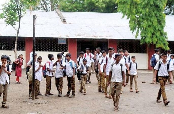 summer of April will be difficult for elementary school students, say education experts | ३० एप्रिलपर्यंत दुपारची शाळा, विद्यार्थ्यांना बसणार उन्हाच्या झळा! summer of April will be difficult for elementary school students, say education experts | ३० एप्रिलपर्यंत दुपारची शाळा, विद्यार्थ्यांना बसणार उन्हाच्या झळा!