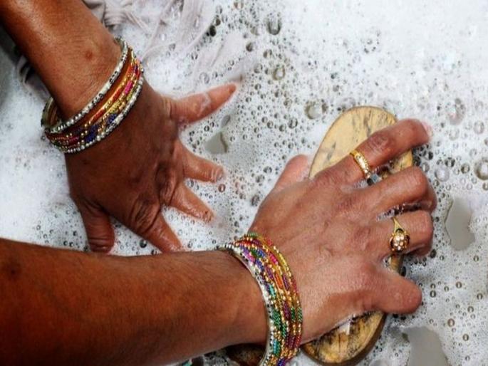 75% of maids fired 25% without pay for three months | ७५ टक्के मोलकरणी तीन महिने पगाराविना; २५ टक्के जणींना कामावरून काढले 75% of maids fired 25% without pay for three months | ७५ टक्के मोलकरणी तीन महिने पगाराविना; २५ टक्के जणींना कामावरून काढले