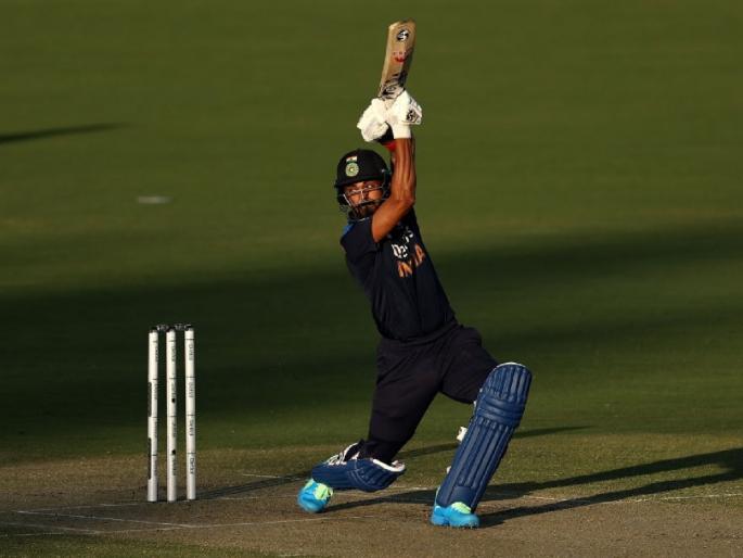 India vs Australia: India finish with 7-161 after a late flurry from Ravindra Jadeja, KL Rahul Half century | India vs Australia : लोकेश राहुल अन् रवींद्र जडेजाची फटकेबाजी; ऑसी गोलंदाजांसमोर टीम इंडियाचे शिलेदार फेल