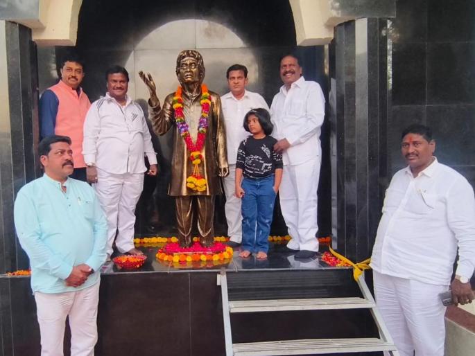Prahlad Shinde should be a grand divine memorial - Anand Shinde | प्रल्हाद शिंदे यांचे भव्य दिव्यस्मारक व्हावे - आनंद शिंदे Prahlad Shinde should be a grand divine memorial - Anand Shinde | प्रल्हाद शिंदे यांचे भव्य दिव्यस्मारक व्हावे - आनंद शिंदे
