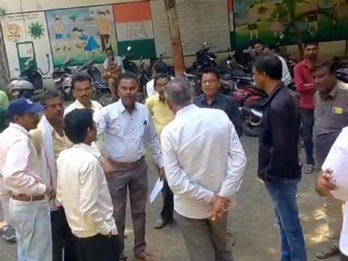 Farmers foiled Nagar Panchayat administration's scheme; Question mark on the conduct of officials, office bearers | शेतकऱ्यांनी उधळला नगरपंचायत प्रशासनाचा डाव; अधिकारी, पदाधिकाऱ्यांच्या कारभारावर प्रश्नचिन्ह Farmers foiled Nagar Panchayat administration's scheme; Question mark on the conduct of officials, office bearers | शेतकऱ्यांनी उधळला नगरपंचायत प्रशासनाचा डाव; अधिकारी, पदाधिकाऱ्यांच्या कारभारावर प्रश्नचिन्ह