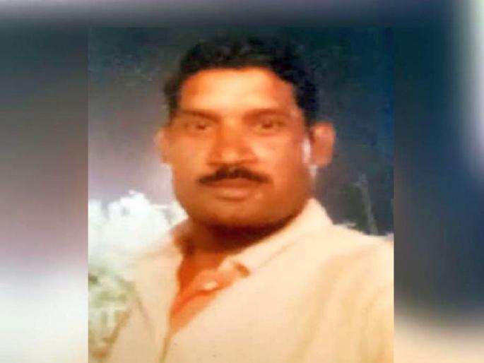 man swept away in flood along with the bike | पत्नीला आणायला निघाला, पुरात दुचाकीसह वाहून गेला man swept away in flood along with the bike | पत्नीला आणायला निघाला, पुरात दुचाकीसह वाहून गेला