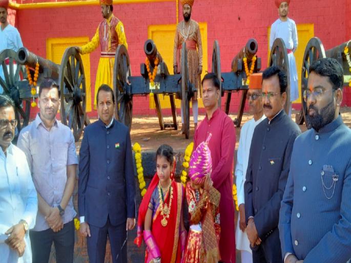 ceremony of dedication of the gun carriage by the Shiv Rashtra Association was completed at Panhala, attended by many devotees of Shivbhakt | पन्हाळ्यावर शिवराष्ट्र संघटनेकडून तोफगाडे लोकार्पण सोहळा संपन्न, असंख्य शिवभक्तांची हजेरी ceremony of dedication of the gun carriage by the Shiv Rashtra Association was completed at Panhala, attended by many devotees of Shivbhakt | पन्हाळ्यावर शिवराष्ट्र संघटनेकडून तोफगाडे लोकार्पण सोहळा संपन्न, असंख्य शिवभक्तांची हजेरी