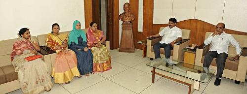 How much do the mayor have to do, one or two? | महापौर किती करायचे एक की दोन?, कॉँग्रेस आघाडीत दुमत How much do the mayor have to do, one or two? | महापौर किती करायचे एक की दोन?, कॉँग्रेस आघाडीत दुमत