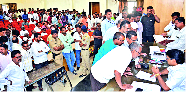 Bhavani pavilion will free 'office' | वाहतूक कोंडीबाबत प्रस्ताव : भवानी मंडप ‘कार्यालय’ मुक्त करणार Bhavani pavilion will free 'office' | वाहतूक कोंडीबाबत प्रस्ताव : भवानी मंडप ‘कार्यालय’ मुक्त करणार