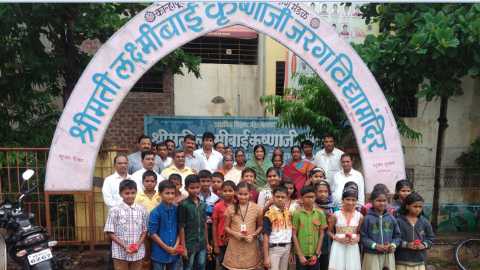 Do you work with private schools on betel nut? | खासगी शाळांची सुपारी घेऊन काम करता काय, शहर, जिल्हा नागरी कृती समितीचा सवाल Do you work with private schools on betel nut? | खासगी शाळांची सुपारी घेऊन काम करता काय, शहर, जिल्हा नागरी कृती समितीचा सवाल