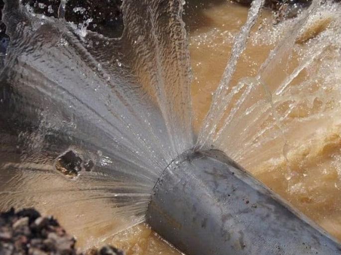 Leakage of 300 mm water pipeline at Dahisar | दहिसर येथे ३०० मिमी पाण्याच्या जलवाहिनीला गळती Leakage of 300 mm water pipeline at Dahisar | दहिसर येथे ३०० मिमी पाण्याच्या जलवाहिनीला गळती