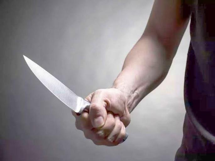 The two siblings fled the rickshaw on Peth Road | पेठरोडवर दोघा भावंडांवर कोयत्याने हल्ला करत रिक्षा पळविली The two siblings fled the rickshaw on Peth Road | पेठरोडवर दोघा भावंडांवर कोयत्याने हल्ला करत रिक्षा पळविली