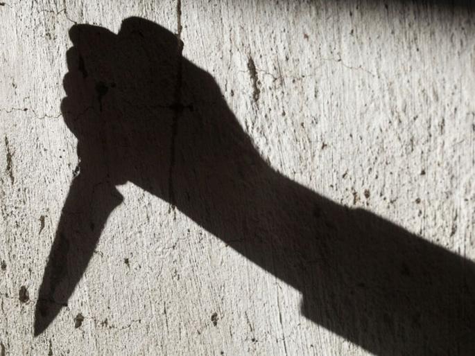 in Amravati Youth man attacked with ax and knife over an argument | रस्त्यावर उभा राहण्याच्या वादातून तरुणावर कुऱ्हाड, चाकूनं प्राणघातक हल्ला in Amravati Youth man attacked with ax and knife over an argument | रस्त्यावर उभा राहण्याच्या वादातून तरुणावर कुऱ्हाड, चाकूनं प्राणघातक हल्ला