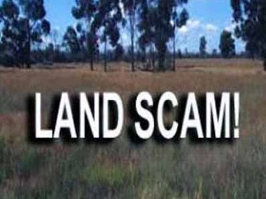 20 lakhs to be paid; Ban on coming to Khamgaon after land scam | बोगस जमीन व्यवहारप्रकरणी २० लक्ष रुपयांचा करावा लागणार भरणा; खामगावात येण्यास बंदी 20 lakhs to be paid; Ban on coming to Khamgaon after land scam | बोगस जमीन व्यवहारप्रकरणी २० लक्ष रुपयांचा करावा लागणार भरणा; खामगावात येण्यास बंदी