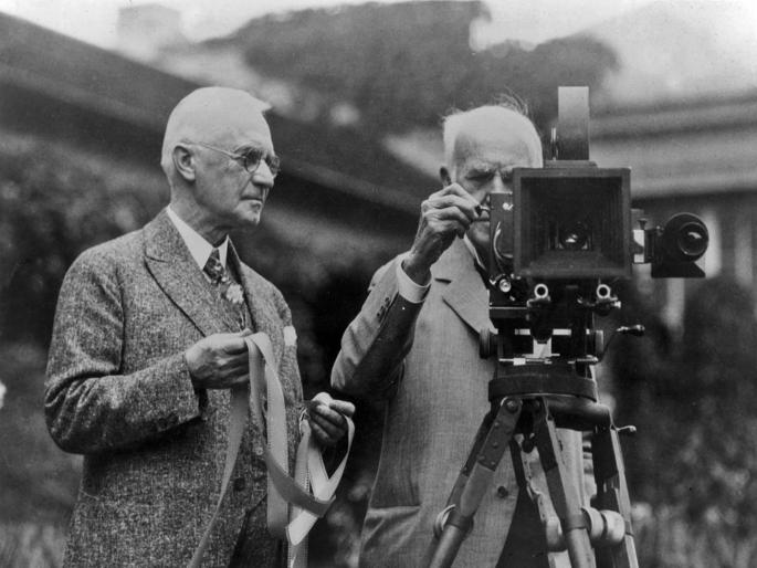 eastman kodak 133 year old company remain only in memory On the verge of closure it has a connection with every home | केवळ आठवणीतच राहणार 'ही' १३३ वर्ष जुनी कंपनी? बंद होण्याच्या मार्गावर, प्रत्येक घराशी आहे हिचं नातं
