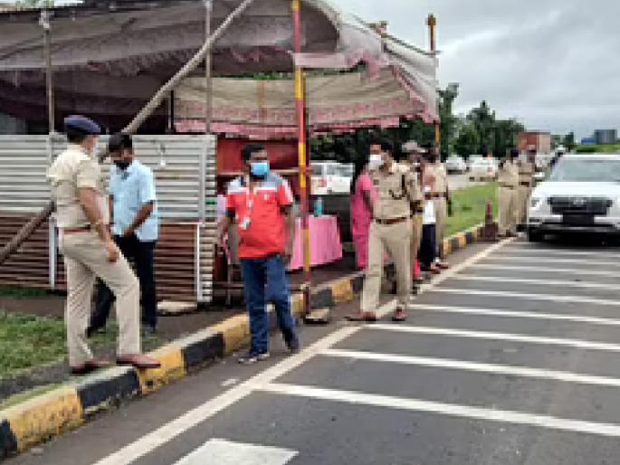 The Karnataka government forcibly revoked the negative RTPCR report | corona restrictions : कर्नाटक प्रवेशासाठीचे निर्बंध शिथिल, मात्र.. The Karnataka government forcibly revoked the negative RTPCR report | corona restrictions : कर्नाटक प्रवेशासाठीचे निर्बंध शिथिल, मात्र..