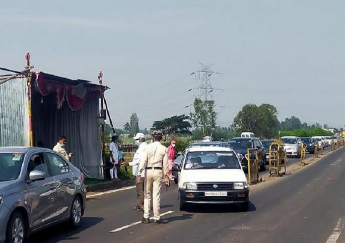 Eight checkpoints on the borders of Kolhapur district | कोल्हापूर जिल्ह्याच्या सीमांवर आठ तपासणी नाके, 'त्यांनाच' दिला जाणार प्रवेश Eight checkpoints on the borders of Kolhapur district | कोल्हापूर जिल्ह्याच्या सीमांवर आठ तपासणी नाके, 'त्यांनाच' दिला जाणार प्रवेश