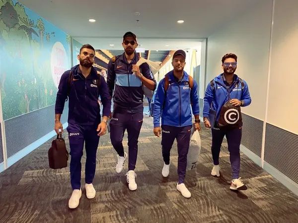 going Traveling to New Zealand or playing cricket, Team India is trolling through a photo twit by mayank agrwal with virat kohli, rishabh pant and ishant sharma ... | न्यूझीलंडमध्ये पर्यटनाला गेलात की क्रिकेट खेळायला, एका फोटोवरून टीम इंडिया होतेय ट्रोल...