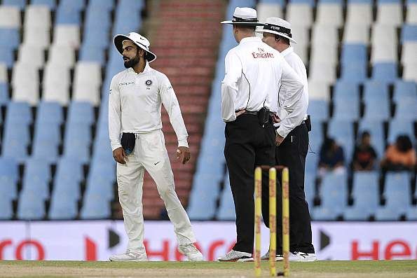 Indian captain virat kohli fined for breaching icc code of conduct | विराट कोहलीला ठोठावला दंड, सामनाधिकारी आणि पंचांसोबतची हुज्जत महागात