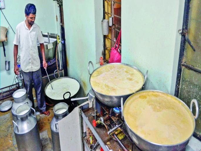 decreased demand of milk on the occasion kojagari | कोजागरी असूनही पुण्यात दुधाची मागणी घटली