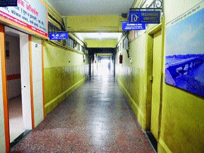 Shukushkat at Navi Mumbai's Konkan Bhavan office | नवी मुंबईतल्या कोकण भवन कार्यालयात शुकशुकाट Shukushkat at Navi Mumbai's Konkan Bhavan office | नवी मुंबईतल्या कोकण भवन कार्यालयात शुकशुकाट