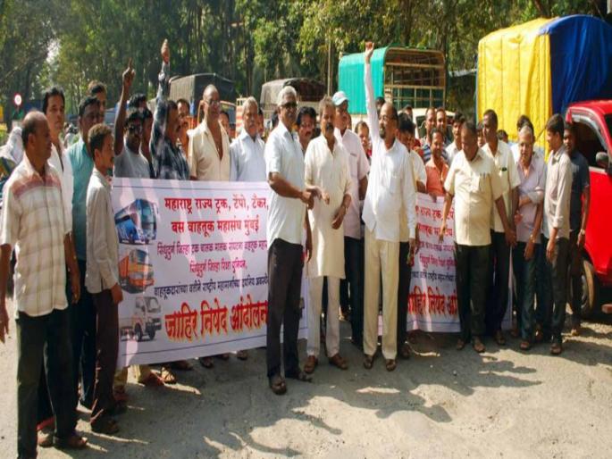 The potholes on the Mumbai-Goa highway, the truck driver's owners' alert message | मुंबई-गोवा महामार्गावरील खड्ड्यांचा वैताग, ट्रक चालक-मालक संघटनांचा चक्काजामचा इशारा The potholes on the Mumbai-Goa highway, the truck driver's owners' alert message | मुंबई-गोवा महामार्गावरील खड्ड्यांचा वैताग, ट्रक चालक-मालक संघटनांचा चक्काजामचा इशारा