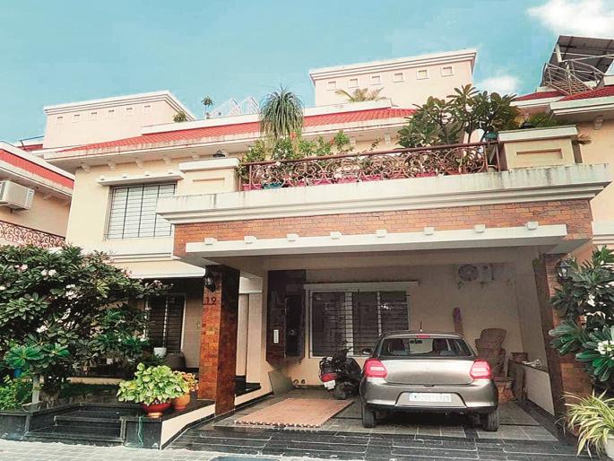 The dastardly act of a mastermind in a drug case; Glass slits his own throat pretending to be a toilet | ड्रग्ज प्रकरणातील मास्टरमाइंडचे भयंकर कृत्य; टॉयलेटचा बहाणा करत काचेने स्वतःचा गळा चिरला The dastardly act of a mastermind in a drug case; Glass slits his own throat pretending to be a toilet | ड्रग्ज प्रकरणातील मास्टरमाइंडचे भयंकर कृत्य; टॉयलेटचा बहाणा करत काचेने स्वतःचा गळा चिरला