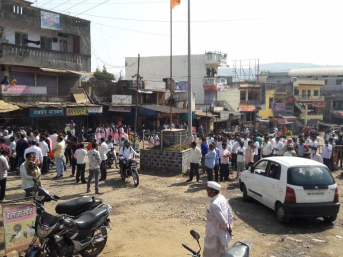 Road blocked for internet range only: Block the way of traders in Shirala taluka | इंटरनेट रेंजसाठीच रस्ता केला जाम : शिराळा तालुक्यातील व्यापाऱ्यांचा रास्ता रोको