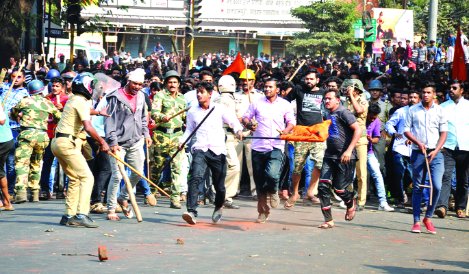 Dhumashchari at CPR Chowk | सीपीआर चौकात धुमश्चक्री Dhumashchari at CPR Chowk | सीपीआर चौकात धुमश्चक्री