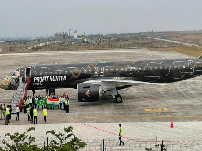 A 146-seater big plane landed in Kolhapur, A first in the history of the airport | कोल्हापुरात उतरले १४६ आसनी मोठे विमान, विमानतळाच्या इतिहासातील पहिली घटना A 146-seater big plane landed in Kolhapur, A first in the history of the airport | कोल्हापुरात उतरले १४६ आसनी मोठे विमान, विमानतळाच्या इतिहासातील पहिली घटना
