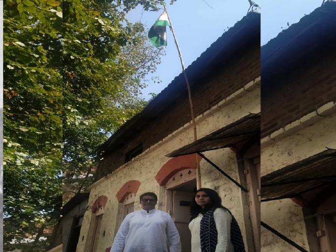 Ajit Darekar of Kolhapur has been hoisting the flag at the door for twenty five years | स्वातंत्र्याचा अमृत महोत्सव: पंचवीस वर्षांपासून कोल्हापुरातील अजित दरेकर करतात दारात ध्वजवंदन Ajit Darekar of Kolhapur has been hoisting the flag at the door for twenty five years | स्वातंत्र्याचा अमृत महोत्सव: पंचवीस वर्षांपासून कोल्हापुरातील अजित दरेकर करतात दारात ध्वजवंदन
