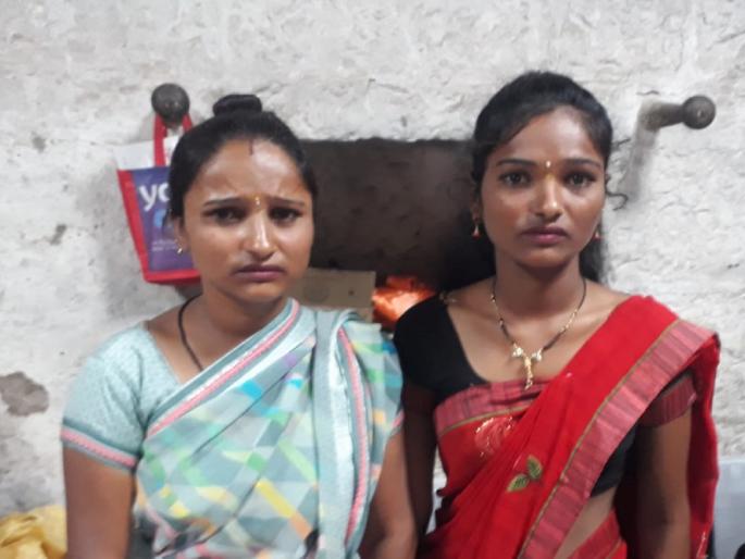 Two thieves were found in the Ambabai temple | देवस्थान चोर पकडतात, पोलीस सोडून देतात; अंबाबाई मंदिरात दोन महिला सापडल्या Two thieves were found in the Ambabai temple | देवस्थान चोर पकडतात, पोलीस सोडून देतात; अंबाबाई मंदिरात दोन महिला सापडल्या