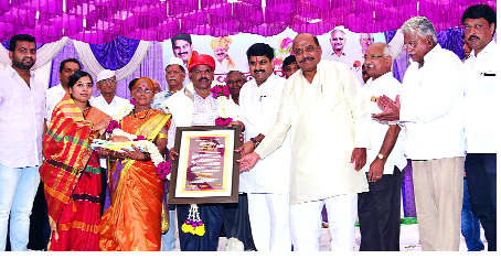 District Par. The president should resign | जि. प. अध्यक्षांनी राजीनामा द्यावा District Par. The president should resign | जि. प. अध्यक्षांनी राजीनामा द्यावा