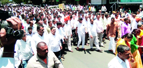 Applying for PowerPoint presentation in Belgaum | बेळगावात शक्तिप्रदर्शनाने अर्ज दाखल Applying for PowerPoint presentation in Belgaum | बेळगावात शक्तिप्रदर्शनाने अर्ज दाखल