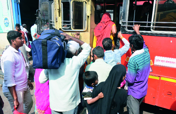 CCTV 'Watch' to stay in central bus station | मध्यवर्ती बसस्थानकावर राहणार सीसीटीव्ही ‘वॉच’ CCTV 'Watch' to stay in central bus station | मध्यवर्ती बसस्थानकावर राहणार सीसीटीव्ही ‘वॉच’
