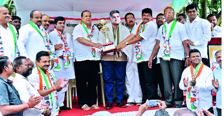 Chief Minister's Prohibition of Satire Award | उपहासात्मक पुरस्काराने मुख्यमंत्र्यांचा निषेध