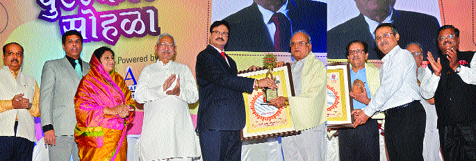 Do not be shy at any business | कोणताही व्यवसाय करताना लाजू नका Do not be shy at any business | कोणताही व्यवसाय करताना लाजू नका