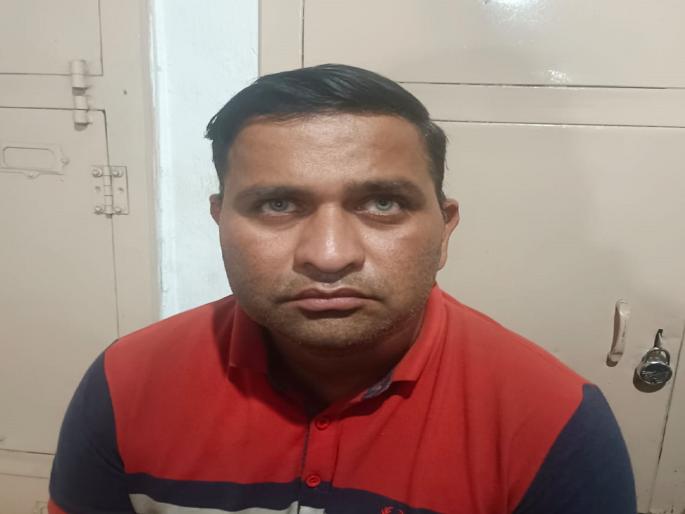 Amol Paranjape who defrauded investors of crores arrested | Kolhapur- गुंतवणूकदारांना कोट्यवधीचा गंडा घालणाऱ्या अमोल परांजपेला ठोकल्या बेड्या, तीन महिन्यांपासून होता बेपत्ता Amol Paranjape who defrauded investors of crores arrested | Kolhapur- गुंतवणूकदारांना कोट्यवधीचा गंडा घालणाऱ्या अमोल परांजपेला ठोकल्या बेड्या, तीन महिन्यांपासून होता बेपत्ता