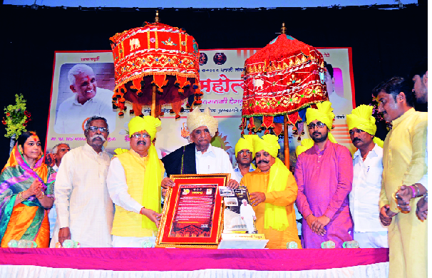 The remaining time spent for Dhangar reservation: Ganpatrao Deshmukh | उर्वरित आयुष्य धनगर आरक्षणासाठी खर्ची: गणपतराव देशमुख The remaining time spent for Dhangar reservation: Ganpatrao Deshmukh | उर्वरित आयुष्य धनगर आरक्षणासाठी खर्ची: गणपतराव देशमुख