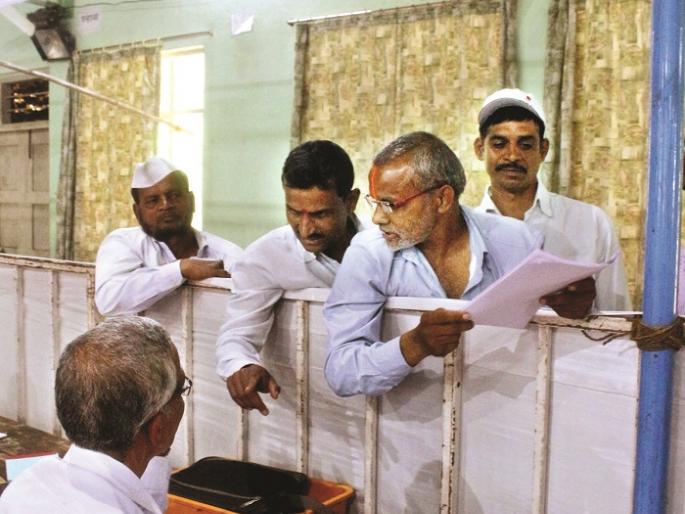 In Kolhapur district, 472 Gram Panchayats are in the starting line | कोल्हापूर जिल्'ातील ४७२ ग्रामपंचायतींची रणधुमाळी सुरू In Kolhapur district, 472 Gram Panchayats are in the starting line | कोल्हापूर जिल्'ातील ४७२ ग्रामपंचायतींची रणधुमाळी सुरू