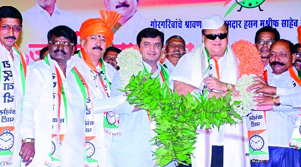 Chandrakant Patil ignorant in politics | राजकारणात चंद्रकांत पाटील अज्ञानी Chandrakant Patil ignorant in politics | राजकारणात चंद्रकांत पाटील अज्ञानी