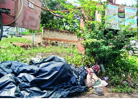 'That' manoruna lived under 'Dhokya' | ‘त्या’ मनोरुग्णाचे वास्तव्य ‘धोक्या’खाली 'That' manoruna lived under 'Dhokya' | ‘त्या’ मनोरुग्णाचे वास्तव्य ‘धोक्या’खाली