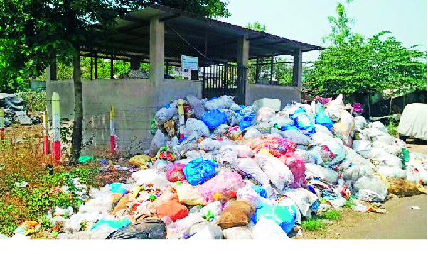 22 ton plastic pile on 'Ekati' | ‘एकटी’कडे २२ टन प्लास्टिकचा ढीग 22 ton plastic pile on 'Ekati' | ‘एकटी’कडे २२ टन प्लास्टिकचा ढीग