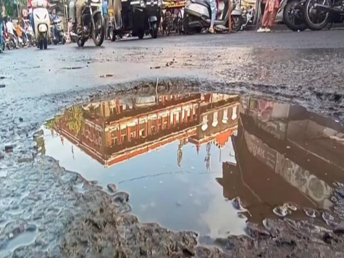 Photo of Kolhapur Municipal Corporation in water from a pit goes viral Netizens express anger over the administration of the municipality | ‘१०० कोटींचा हाच तो विकास’; खड्यातील पाण्यात कोल्हापूर महापालिकेचा फोटो व्हायरल, नेटकऱ्यांनी काढले वाभाडे  Photo of Kolhapur Municipal Corporation in water from a pit goes viral Netizens express anger over the administration of the municipality | ‘१०० कोटींचा हाच तो विकास’; खड्यातील पाण्यात कोल्हापूर महापालिकेचा फोटो व्हायरल, नेटकऱ्यांनी काढले वाभाडे