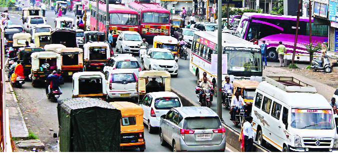 Contamination in Kondama ... Station Road | कोंडमाºयात अडकलाय... स्टेशन रोड Contamination in Kondama ... Station Road | कोंडमाºयात अडकलाय... स्टेशन रोड