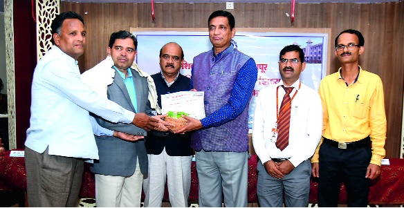  Enhance capacity through education - Devanand Shinde: Shivaji University scholarship gravitation program | शिक्षणातून क्षमता वृद्धिंगत करा- देवानंद शिंदे : शिवाजी विद्यापीठ शिष्यवृत्ती गुणगौरव कार्यक्रम