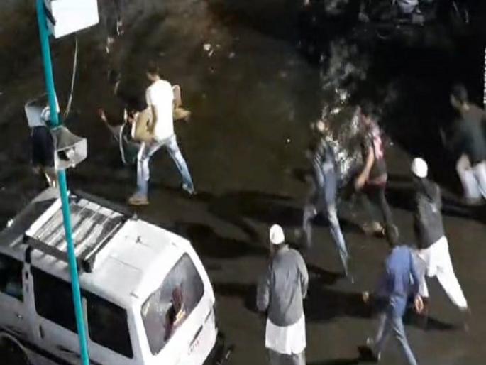 Movie style bully and stalking, stabbing in kolhapur, three injured including women | Kolhapur Crime: फिल्मी स्टाइल दादागिरी अन् पाठलाग करून केला वार, महिलांसह तिघे जखमी Movie style bully and stalking, stabbing in kolhapur, three injured including women | Kolhapur Crime: फिल्मी स्टाइल दादागिरी अन् पाठलाग करून केला वार, महिलांसह तिघे जखमी