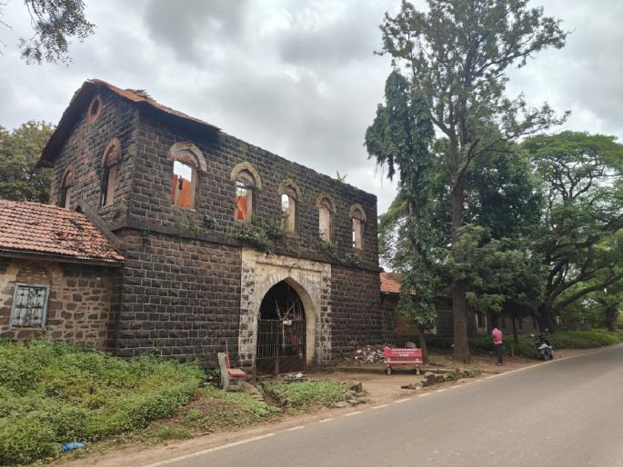 Heritage buildings of Kusthadham at Shendapark in Kolhapur are derelict Rajaram Chhatrapati had given 551 acres of land | कोल्हापुरातील शेंडापार्क येथील कुष्ठधामच्या हेरिटेज वास्तू बेवारस; राजाराम छत्रपतींनी दिली होती ५५१ एकर जमीन, आता केवळ... Heritage buildings of Kusthadham at Shendapark in Kolhapur are derelict Rajaram Chhatrapati had given 551 acres of land | कोल्हापुरातील शेंडापार्क येथील कुष्ठधामच्या हेरिटेज वास्तू बेवारस; राजाराम छत्रपतींनी दिली होती ५५१ एकर जमीन, आता केवळ...