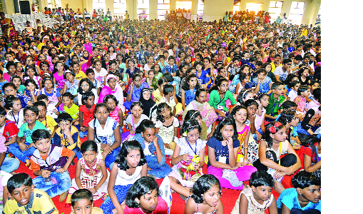 Balmittar's magic magic 'lessons' | बालमित्रांनी गिरविले जादूचे ‘धडे’