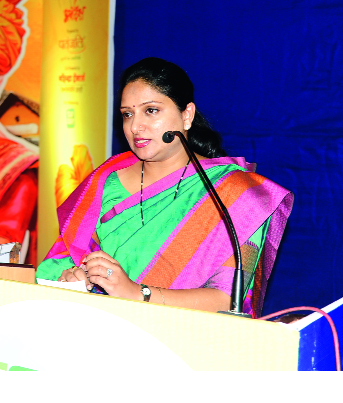 Going beyond roads, drains, develop villages | रस्ते, गटारींच्या पलीकडे जाऊन गावांचा विकास करा Going beyond roads, drains, develop villages | रस्ते, गटारींच्या पलीकडे जाऊन गावांचा विकास करा