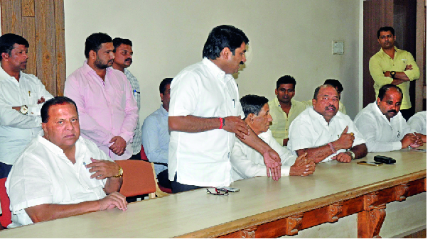 Sauvakshok at the right time | ‘स्थायी’च्या फुटीचा योग्यवेळी सोक्षमोक्ष Sauvakshok at the right time | ‘स्थायी’च्या फुटीचा योग्यवेळी सोक्षमोक्ष