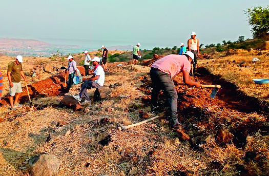The floor gathered in the village for a vibrant movement | मजले ग्रामस्थ पाणीदार चळवळीसाठी एकवटले The floor gathered in the village for a vibrant movement | मजले ग्रामस्थ पाणीदार चळवळीसाठी एकवटले
