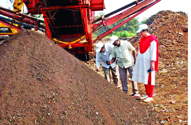 Clean and elegant social networking system for Malkapur | स्वच्छ, सुंदर मलकापूरप्रती सामाजिक बांधीलकीचे कोंदण Clean and elegant social networking system for Malkapur | स्वच्छ, सुंदर मलकापूरप्रती सामाजिक बांधीलकीचे कोंदण